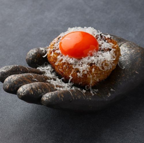 焼きおにぎり卵黄ペコリーノ
