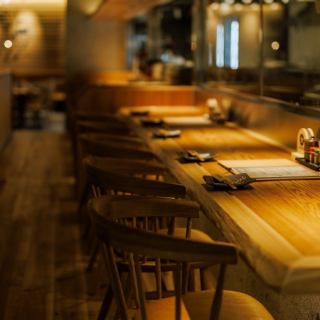 お一人様も大歓迎!仕事帰りのサク飲みにも◎一品料理と種類豊富なドリンクをお楽しみいただけます。ぜひ、お気軽にお立ち寄りください♪【大阪/梅田/焼き鳥/焼鳥/ランチ/個室/居酒屋/グランフロント大阪/梅田 居酒屋/飲み放題】