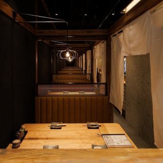 ご家族や親しい友人との集まりはもちろん、お祝い事にもおすすめ。木のぬくもりに包まれた特別な空間で、心に残るひとときをお過ごしください。【大阪/梅田/焼き鳥/焼鳥/ランチ/個室/居酒屋/グランフロント大阪/梅田 居酒屋/飲み放題】