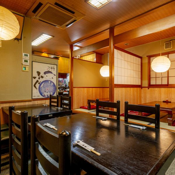 落ち着いた店内には、テーブルや掘り炬燵のお席、半個室、完全個室を完備。ご家族連れや主婦の方々のお集まりのほか、お顔合わせ、記念日といった特別な場面のお食事にも最適な空間です