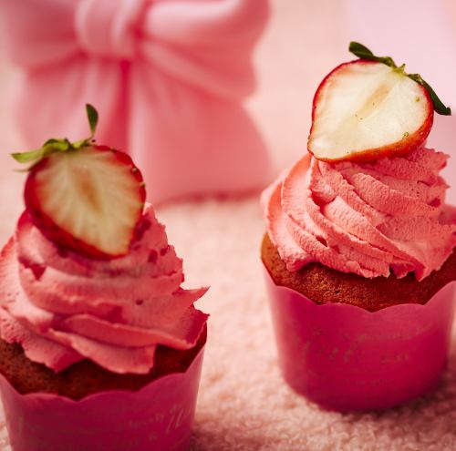 ビュッフェは和洋80種、ドリンクも充実のラインナップ♪