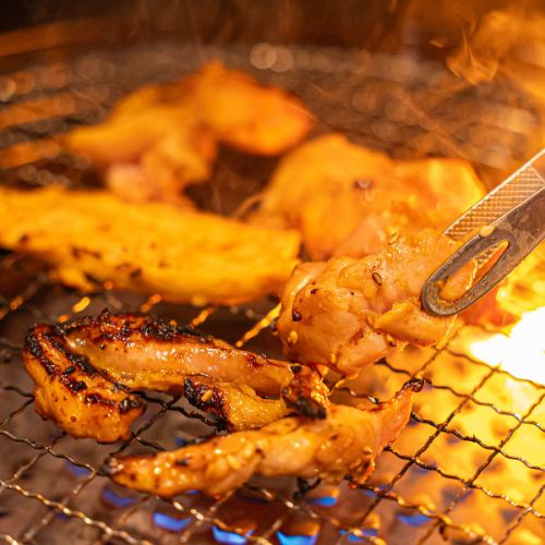 【当店名物　鶏焼肉各種580円（税込）】