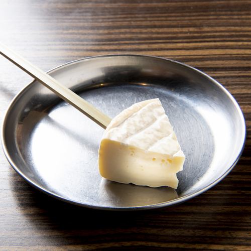 Camembert skewer (1 skewer)