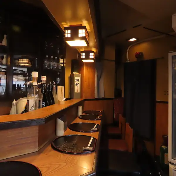 10名様での店舗貸切も承っており、周囲を気にせず一体感のあるご宴会をお楽しみいただけます。美味しい創作和食と銘酒を囲み、気心知れたお仲間との絆を深める夜に最適です。歓送迎会やちょっとしたお集まりなど、シーンに合わせて柔軟に対応いたします。特別な日の貸切利用については、ぜひお電話にてご相談ください。