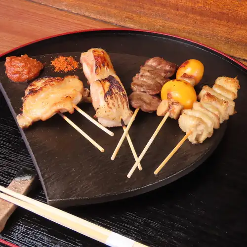 【熟練の職人が焼き上げる！国産信玄鶏】