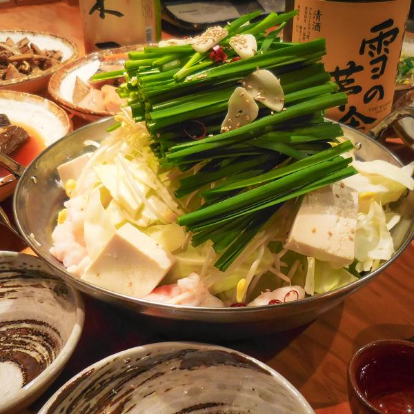 [烹饪火锅套餐/2.5h无限畅饮]包括Karatsu Shingo，熊本鲜马红刺身和特制火锅在内的无限畅饮/所有10种料理全都是品牌烧酒