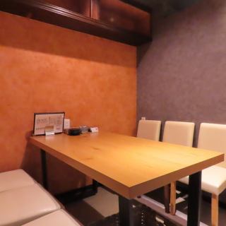 リニューアルした個室は宴会・接待向きの空間となっております。