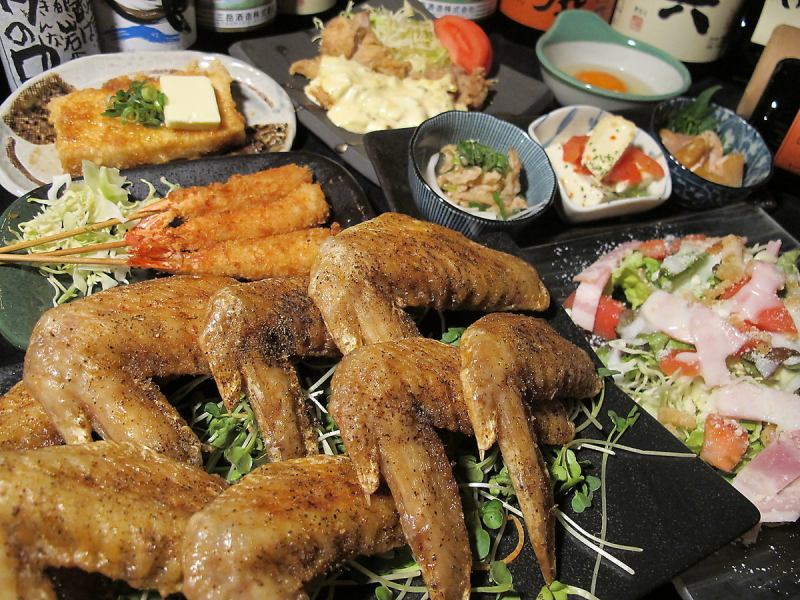 【宴会に最適なコースを各種ご用意！】レトロな看板がずらりと並ぶ掘りごたつ席、お座敷席個室２５名様で宴会はいかがでしょうか？
