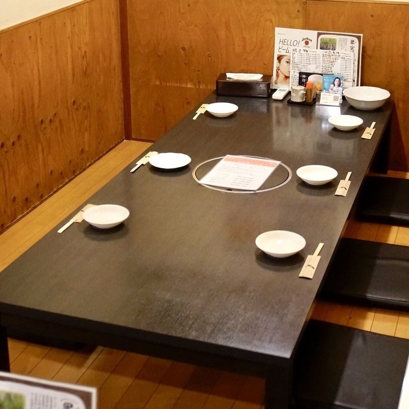少人数でも利用可能な個室席を完備しております！