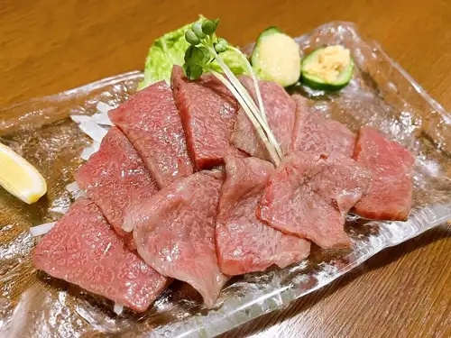 【自慢の肉料理を堪能】