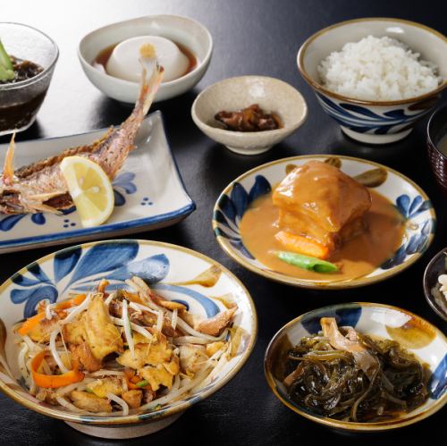 本場沖縄料理の数々