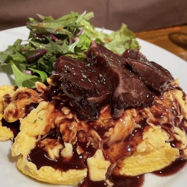 【ランチ限定メニュー◎】《牛ほほ肉の赤ワイン煮込みオムライス》は絶品！濃厚な味わいがクセになる 
