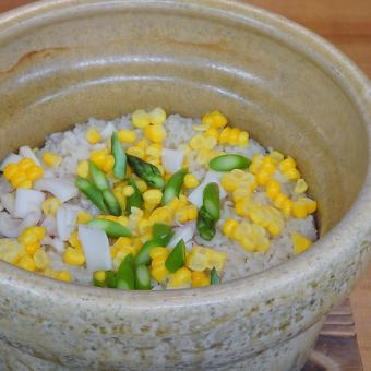 July Lunch [Oonuki Seasonal Clay Pot Rice Set 4,250 yen (tax included, service charge not included)]