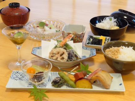 9月午餐【禦膳套餐 2,800日圓(含稅、不含服務費)】