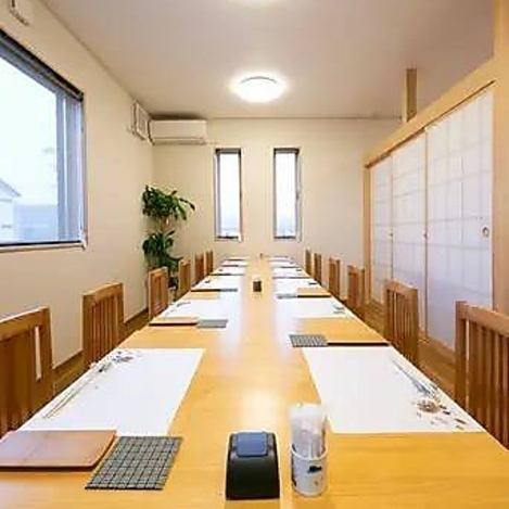 2名様～12名様まで人数に応じて様々な個室をご用意しております