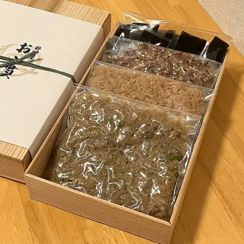 一套4道米饭配菜