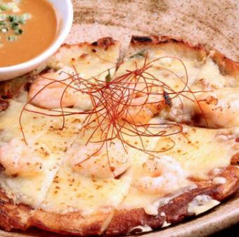 Pancake with shrimp and lots of cheese