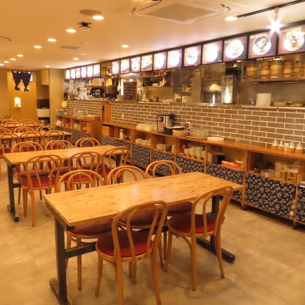 ≪明るく落ち着いた雰囲気の店内≫本格中華と自然はワインを気軽に楽しめるアットホームな中華酒場です！当店自慢の蒸し料理を思う存分楽しめるコースメニューもご用意しておりますので普段使いだけではなく、ご宴会やパーティーなど様々なシーンでご利用ください！