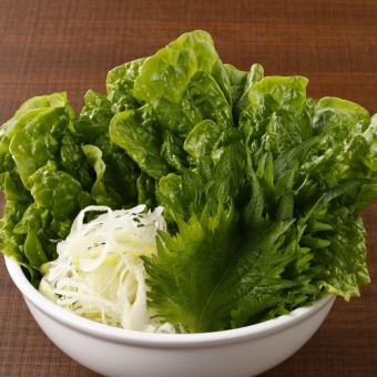 Gyu-Kaku lettuce set (5 lettuce, perilla, green onion, lettuce miso, kimchi, garlic chips)