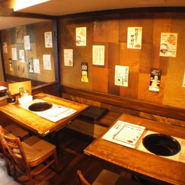 It is inside a clean and freshly renovated store.There is a table of digging tatami mat room and table, since there are BOX seats, you can use properly according to the number of people ♪