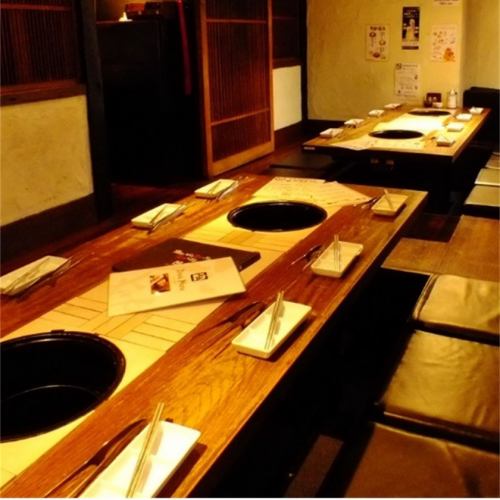 Charcoal grilled meat in a digging kotatsu seat where you can relax slowly!