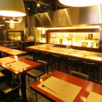 It is a recommended seat that you can enjoy Kobe beef with five senses surrounding steel plates.