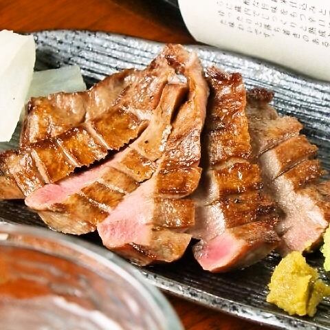 極上厚切り牛タン炭火焼★一人前1580円(税込1738円)/二人前2580円(税込2838円)