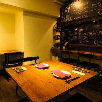 宁静而精致的空间非常适合在特殊场合和常规饮酒派对上用餐。