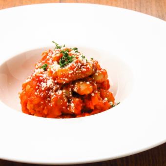 Tomato stew with tripe and white beans