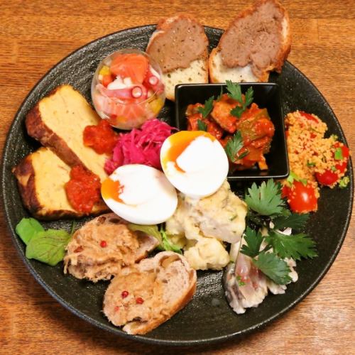 [Assortment of 10 types of tapas available for orders from 2 people]
