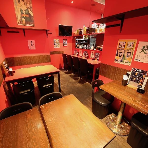 14名以上で貸切可能な店内は、最大20名まで対応できるアットホームな空間。観光帰りのグループや会社の宴会など大人数にぴったり。ワイワイ楽しめる雰囲気と、気兼ねなく過ごせるプライベート感が魅力です。土曜日限定で飲み放題の相談も可能！特別な集まりにもおすすめです◎