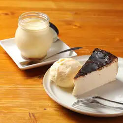 〆のバスク風チーズケーキ