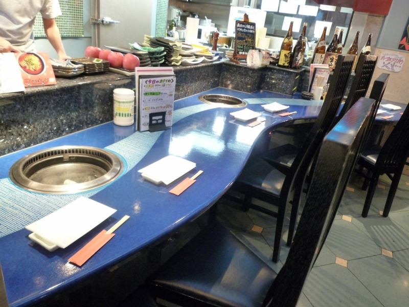 [There is also a counter] In addition to table seats in the store, there are also counters recommended for singles and couples! If you want a little luxury, why not try the finest A5 rank yakiniku? .