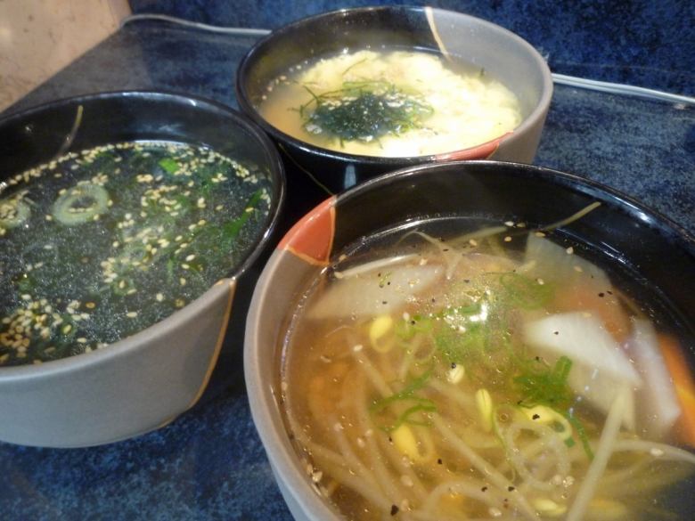 Egg Soup/Bean Sprout Soup/Wakame Soup (Clockwise from top)