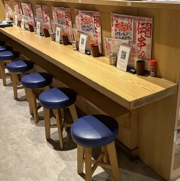 カウンター席もあり★仕事帰りにサクッと飲みたいけど、入りにくいなーというお客様!”仕事帰りの一杯だけ”大歓迎です☆待ち合わせまで少し時間があるとき、今日は一杯だけのんで帰りたい時、また二軒目・三軒目使いにもお気軽にお立ち寄り頂けます。
