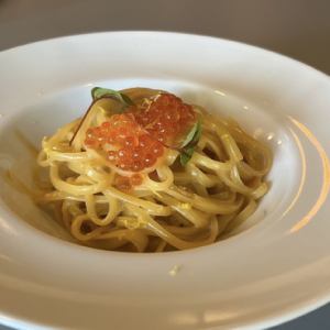 Sea urchin cream pasta topped with salmon roe