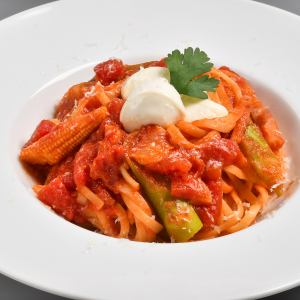 Tomato pasta with mozzarella cheese