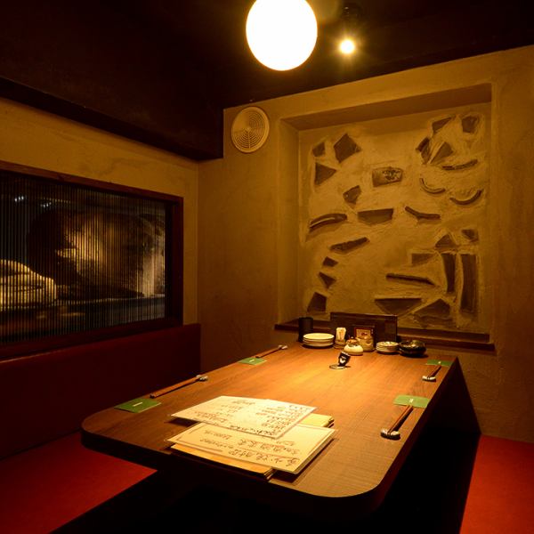 【所有房间都是包间】所有座位都是包间的日式餐厅！您可以在任何场合使用它，例如宴会、娱乐、女孩之夜、约会等。