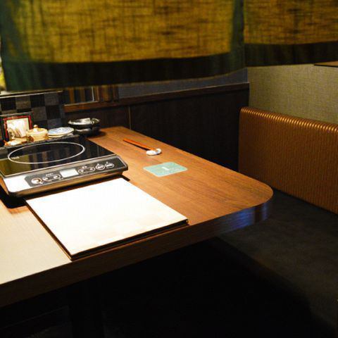 人気のカップル席は周りを気にせずゆっくりお食事いただけます