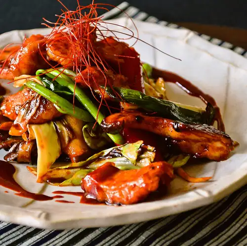 Stir-fried beef offal and vegetables with spicy miso sauce