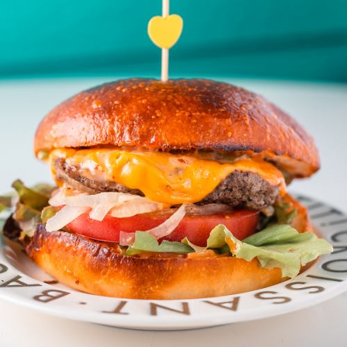 昼はカフェ、夜はバルへ。