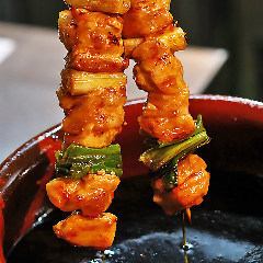 Giant yakitori "Ginji-yaki" is a blissful piece! 21cm long, a specialty! Grilled thigh and furisode meat ≪grilled with salt and grilled with sauce≫