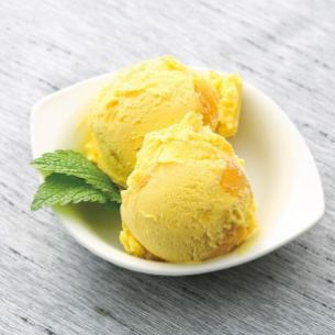 Mango sauce ice cream