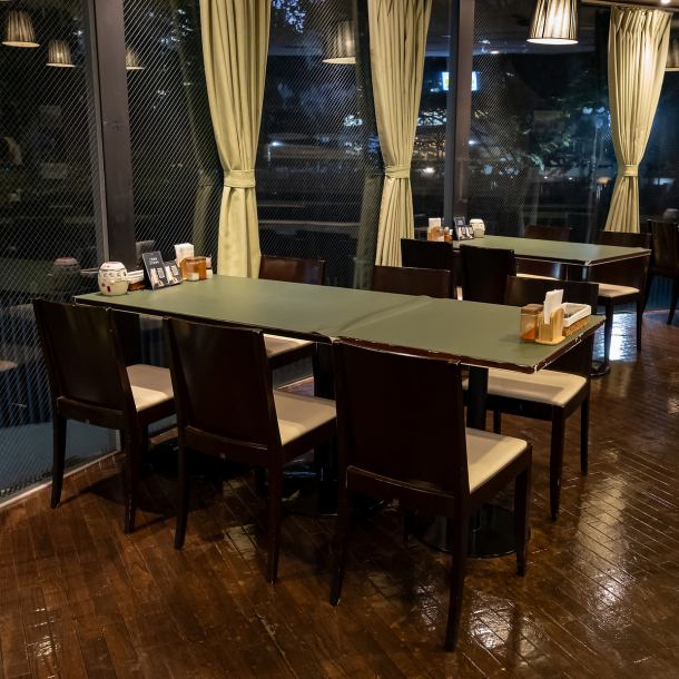 大人なデートや記念日にぴったりのプライベートな個室空間。誰と来ても何度来ても楽しめる大人な雰囲気の空間です。無駄を省いた上質な店内は、カップル、ご夫婦でのデート、女子会、合コン、気の知れた仲間との飲み会、外せない接待にも最適です。【新宿 西口 焼き鳥　居酒屋】