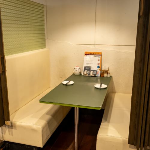 세련되고 성인 개인실 공간