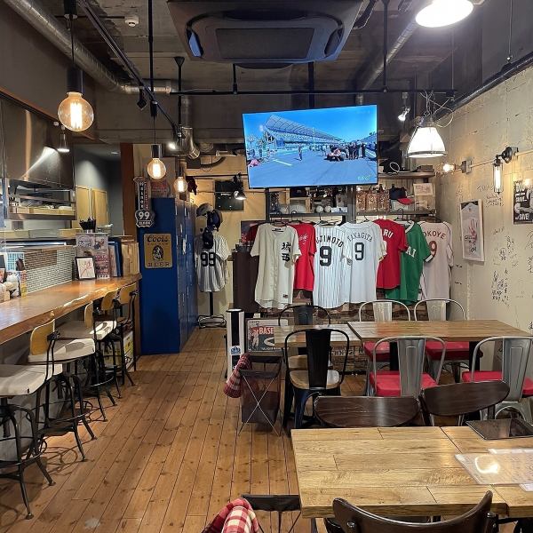 店長很喜歡棒球，所以我們直播棒球比賽！當然可以看棒球比賽！我們還直播各種體育賽事，所以你可以一邊喝酒一邊享受各種運動！最佳。從池袋站步行即可到達，交通便利!聚會和解散都很方便，非常適合公司使用和歡迎會和送別會。