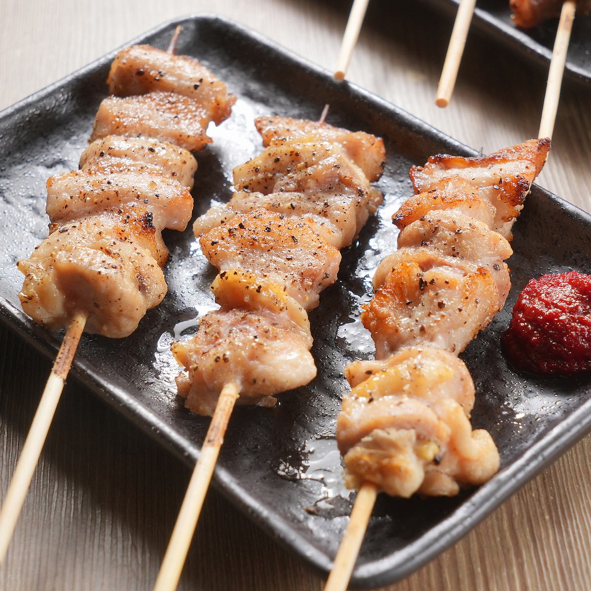 炭火の香り広がる自慢の焼鳥で満たされるひととき