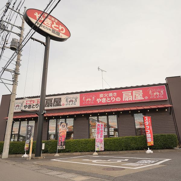 店舗は昭和レトロを基調とした内装で趣を感じさせます。外観は分かりやすく、アクセスしやすい立地で、駐車場も完備。家族連れや友達との集まりに最適で、スタッフの丁寧な接客が居心地を一層高めます☆広々とした座席配置と個性ある装飾が、訪れる人に懐かしさと落ち着きを提供します。