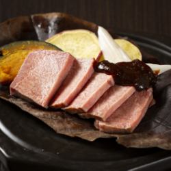 厚切り牛たん朴葉焼き