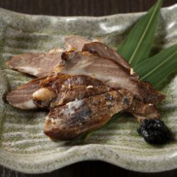 燻製牛たん炙り 黒柚子胡椒